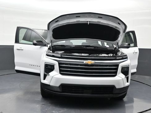 Used 2025 Chevrolet Traverse LT w/ Driver Confidence Package FWD image 38