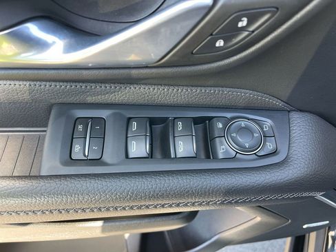 Used 2023 GMC Yukon XL Denali image 31