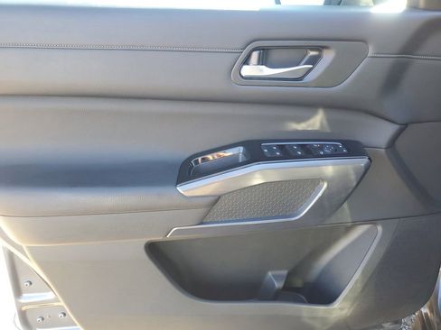 Used 2023 Nissan Pathfinder SL image 11