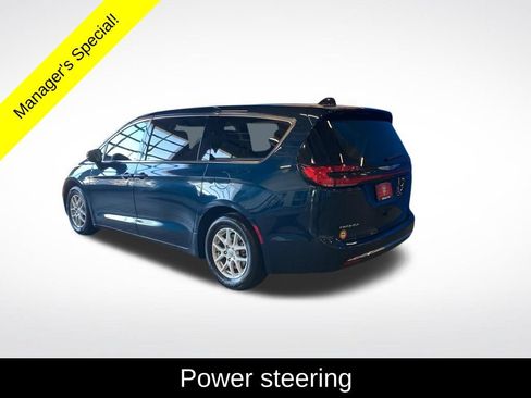 Used 2023 Chrysler Pacifica Touring-L FWD image 19