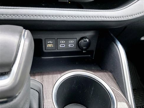 Used 2023 Toyota Highlander Limited image 28