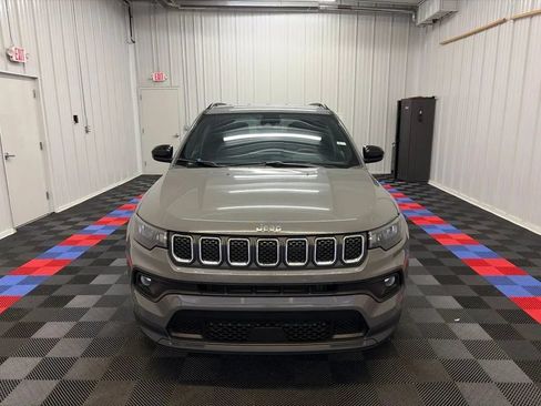 Used 2024 Jeep Compass Latitude AWD/4WD image 9