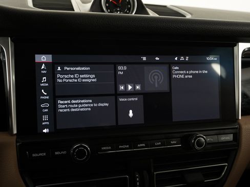 Used 2021 Porsche Macan image 24