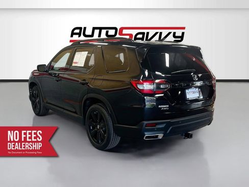 Used 2025 Honda Pilot Black Edition image 5