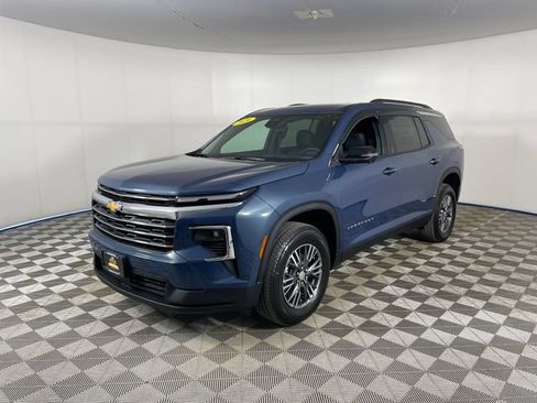 Used 2026 Chevrolet Traverse LT w/ Driver Confidence Package AWD/4WD image 1