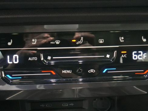 Used 2022 Volkswagen Tiguan SEL R-Line image 39