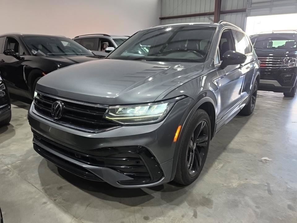 Used 2023 Volkswagen Tiguan SE R-Line FWD image 2