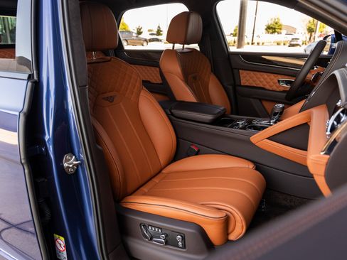 Used 2023 Bentley Bentayga image 49