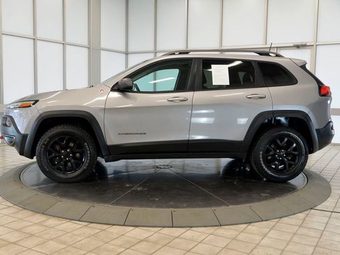 Used 2016 Jeep Cherokee Trailhawk w/ Cold Weather Group image 5