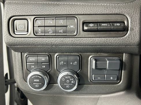 Used 2024 GMC Yukon Denali w/ Denali Reserve Package AWD/4WD image 33