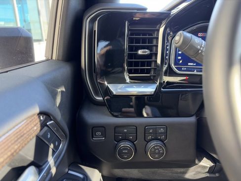 Used 2025 Chevrolet Silverado 2500 LT w/ Trail Boss Package image 23