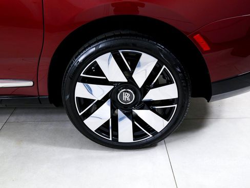 Certified 2025 Rolls-Royce Cullinan AWD/4WD image 42
