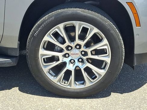 Used 2025 GMC Yukon XL Denali AWD/4WD image 27