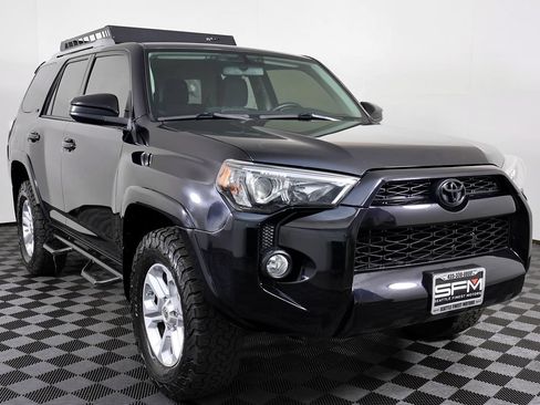 Used 2018 Toyota 4Runner SR5 AWD/4WD image 5