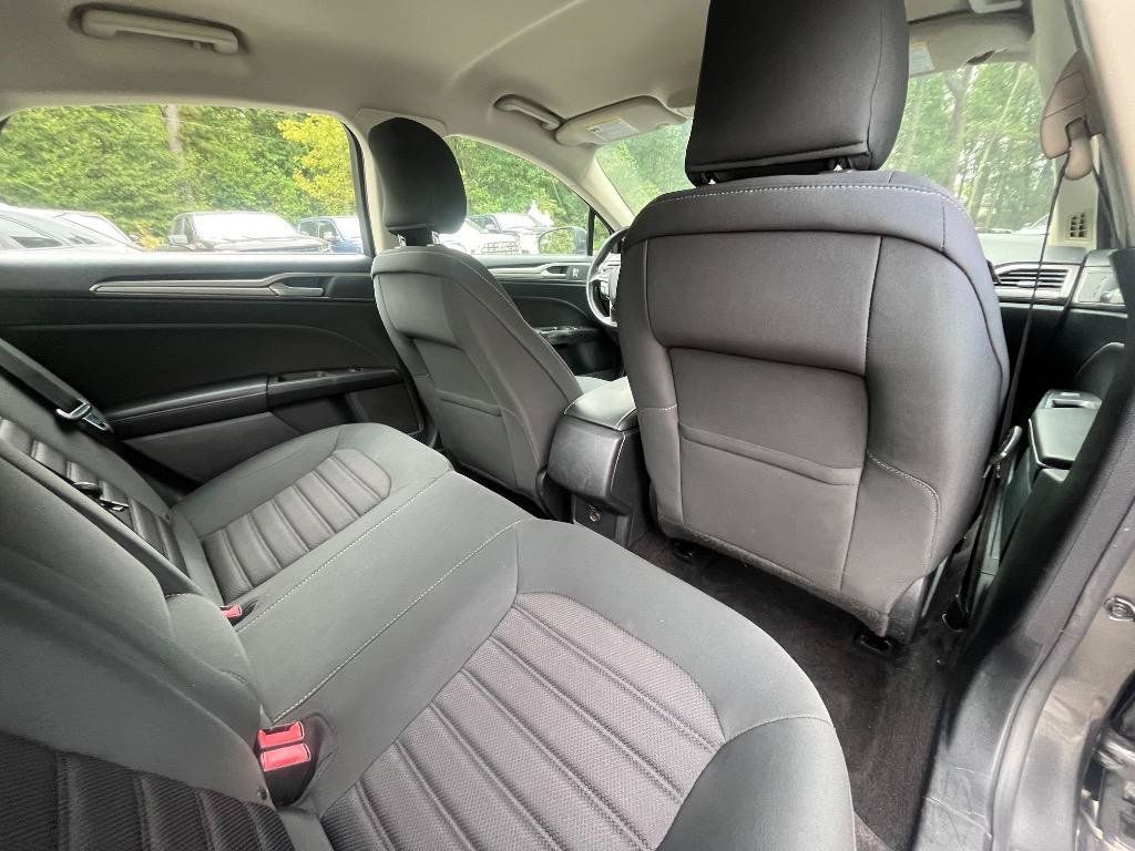 Used 2018 Ford Fusion SE FWD image 36