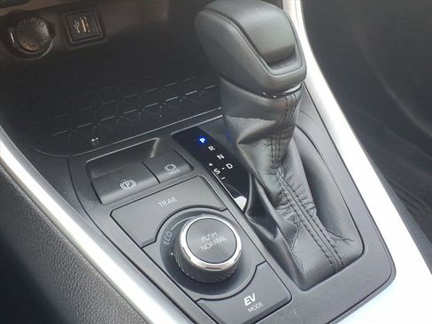 Certified 2025 Toyota RAV4 LE image 23