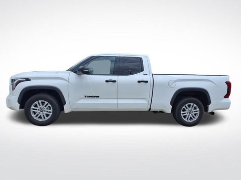 Used 2022 Toyota Tundra SR5 w/ SR5 Convenience Package RWD image 2