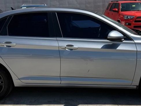 Used 2024 Volkswagen Jetta SE w/ Panoramic Sunroof Package FWD image 5