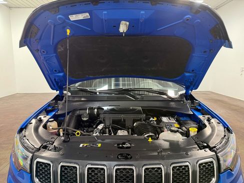 Used 2024 Jeep Compass Latitude AWD/4WD image 19