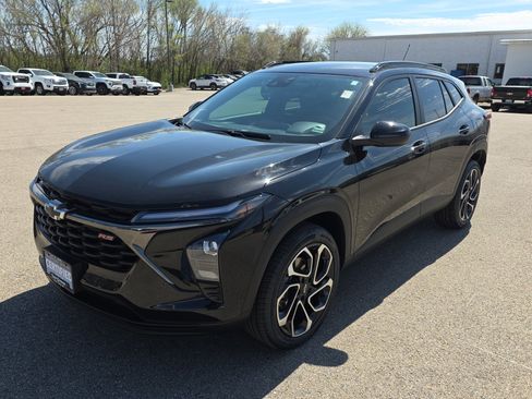 Certified 2024 Chevrolet Trax RS w/ Driver Confidence Package image 4