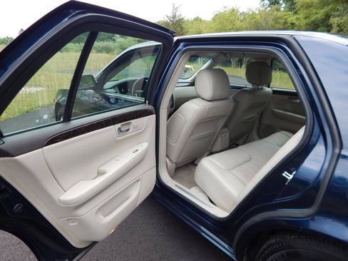 Used 2008 Cadillac DTS FWD image 12