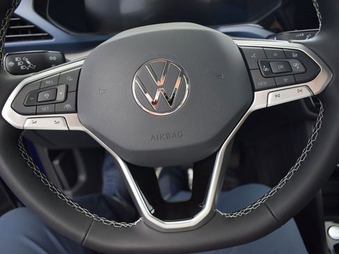 Used 2024 Volkswagen Taos SE image 27