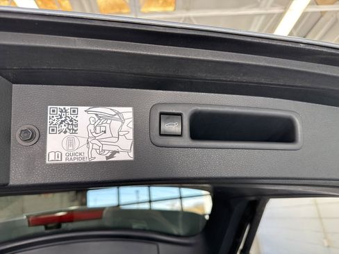 Used 2023 Toyota Highlander Platinum image 12