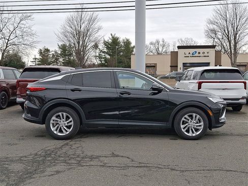 Used 2024 Buick Envista Preferred w/ Convenience II Package image 8