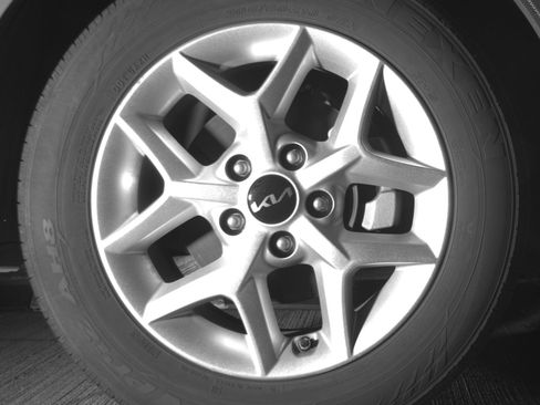 Used 2025 Kia Soul LX w/ LX Technology Package image 13