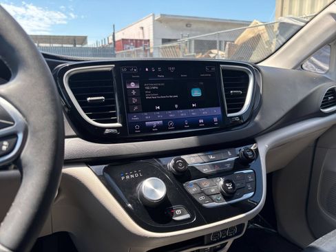 Used 2022 Chrysler Pacifica Touring-L FWD image 20