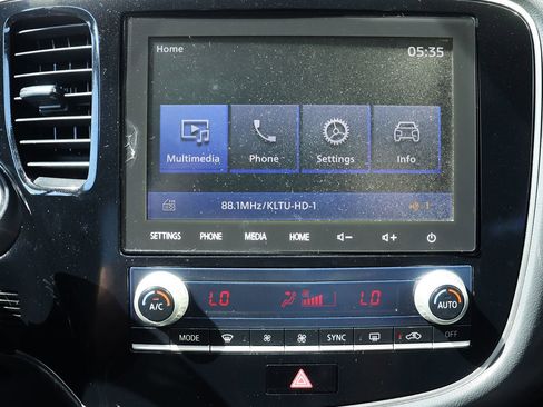 Used 2020 Mitsubishi Outlander SE image 51