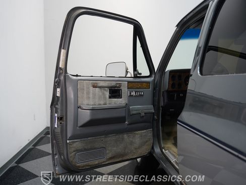 Used 1990 Chevrolet Suburban 2WD image 36
