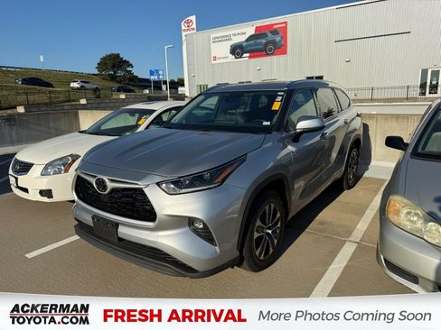 Certified 2021 Toyota Highlander XLE FWD image 1