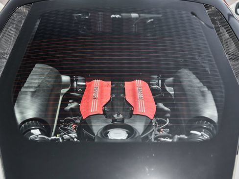 Used 2018 Ferrari 488 GTB RWD image 11