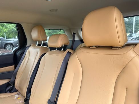 Used 2023 Kia Carnival EX FWD image 10