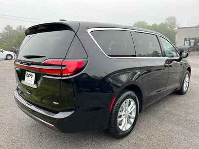 New 2027 Chrysler Pacifica Select