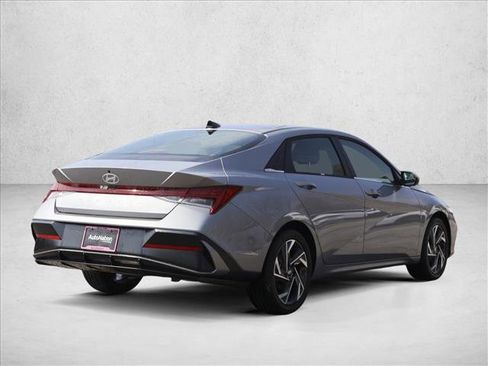 New 2025 Hyundai Elantra SEL image 5