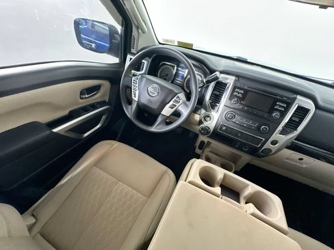 Used 2018 Nissan Titan SV AWD/4WD image 9