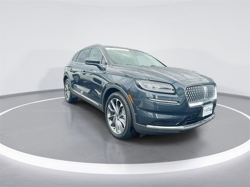 Used 2022 Lincoln Nautilus Reserve image 2