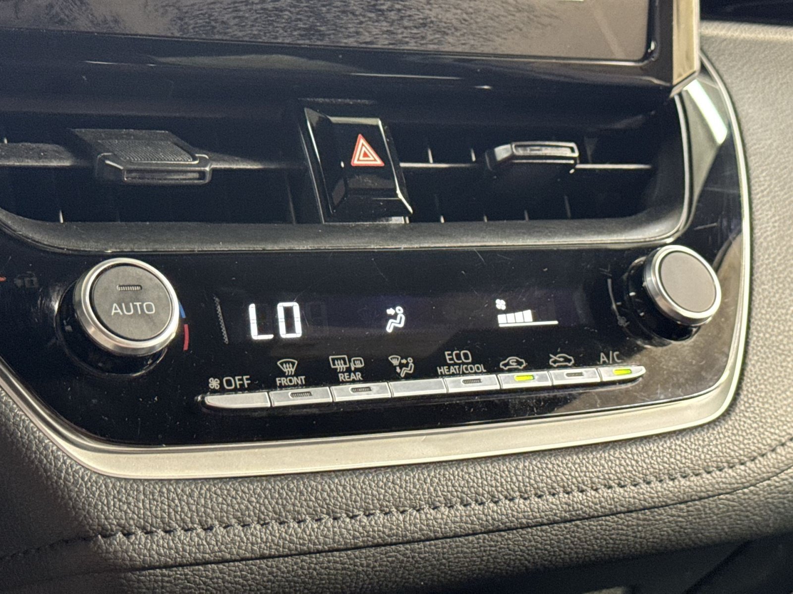 Used 2025 Toyota Corolla SE FWD image 33