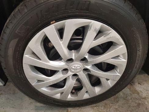 Used 2019 Toyota Corolla LE FWD image 28