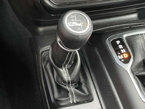 Used 2019 Jeep Wrangler Unlimited Sahara AWD/4WD image 30