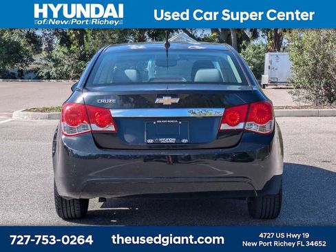 Used 2011 Chevrolet Cruze LS w/ Connectivity Package FWD image 4