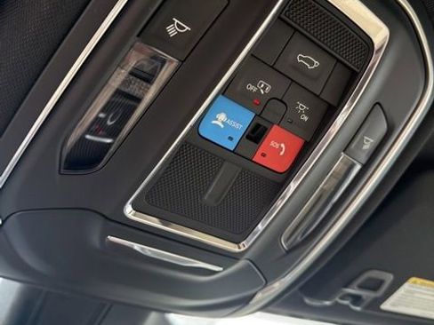 Used 2023 Jeep Grand Cherokee L Limited AWD/4WD image 17
