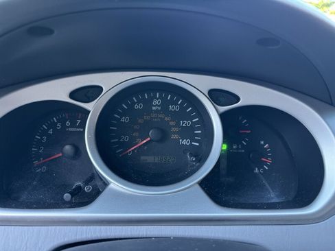 Used 2005 Toyota Highlander 4WD V6 w/ 3rd Row image 20