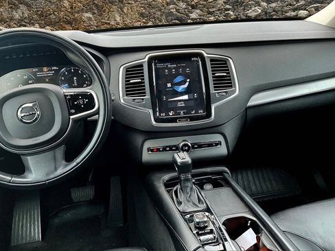 Used 2021 Volvo XC90 T5 Momentum w/ Protection Package Premier image 5