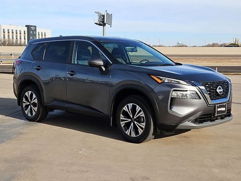 Used 2022 Nissan Rogue SV image 3