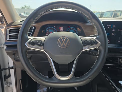 Used 2024 Volkswagen Atlas SE AWD/4WD image 26