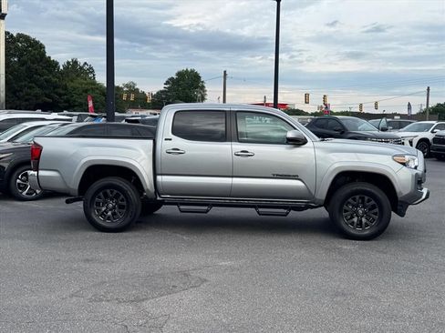 Used 2023 Toyota Tacoma SR5 RWD image 2
