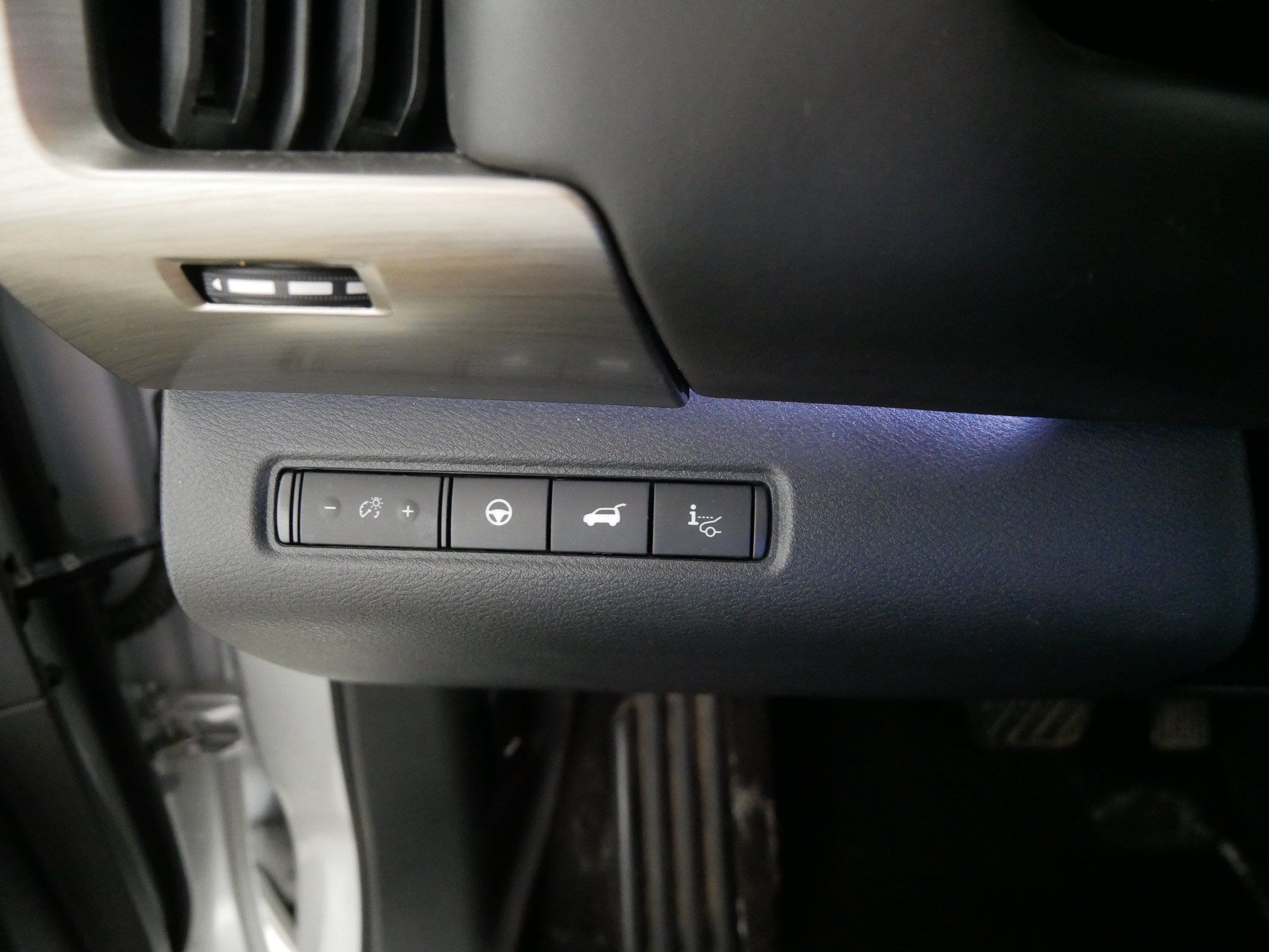Used 2022 Nissan Pathfinder Platinum w/ Cargo Package AWD/4WD image 26